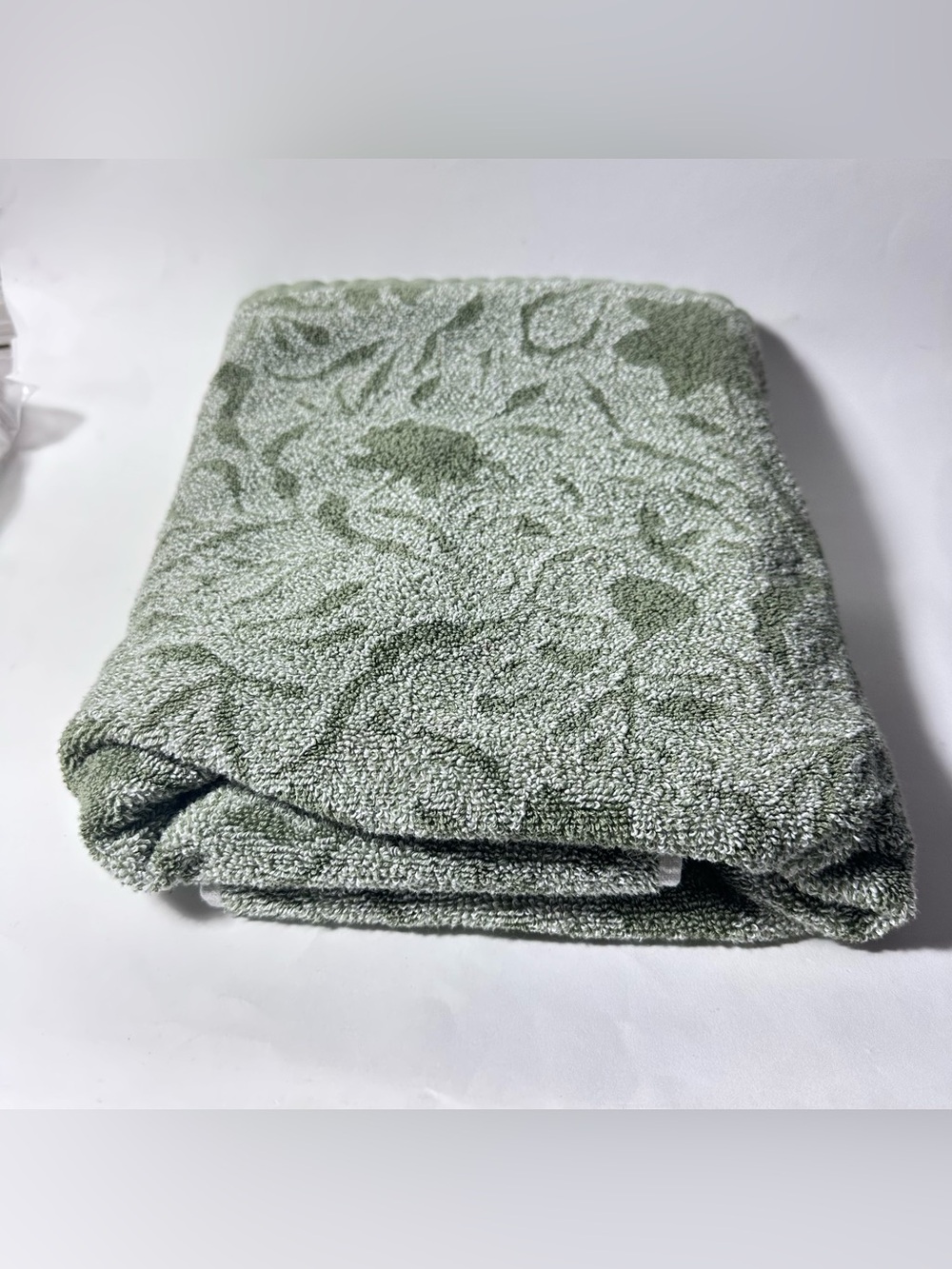 Threshold Bath Towel Floral Jacquard Light Green White 30” X 54” All Cotton 2023 - Picture 8 of 13